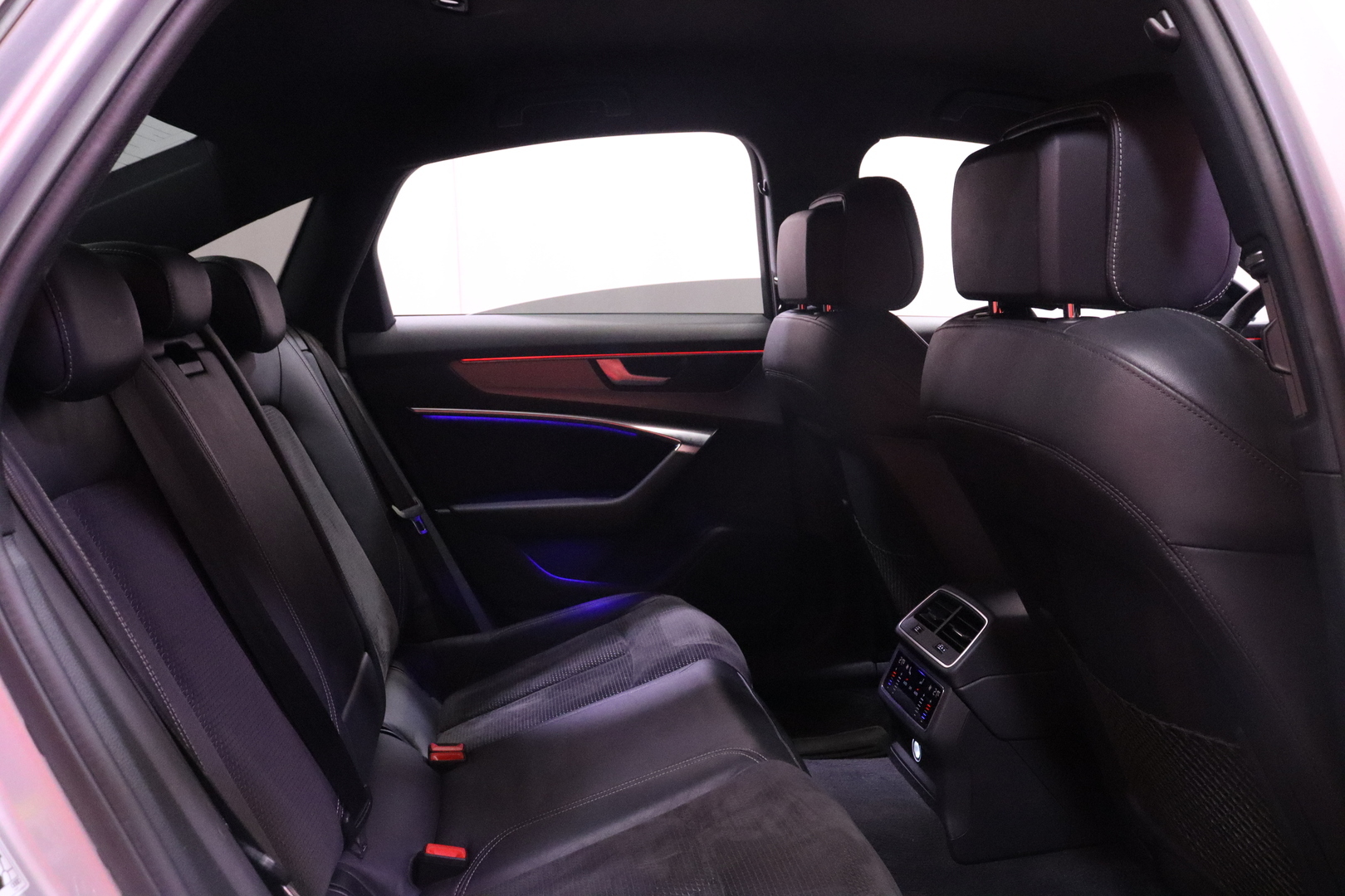 Audi - A6 - Sedan Business Sport 55 TFSI e quattro S tronic S-LINE //  Matrix-LED / ACC / 360 Kamera / Keyless / Sporttipenkit / - Sedan