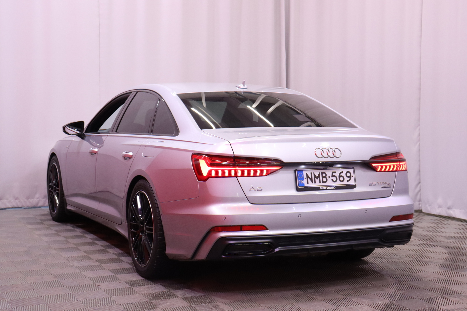 Audi - A6 - Sedan Business Sport 55 TFSI e quattro S tronic S-LINE //  Matrix-LED / ACC / 360 Kamera / Keyless / Sporttipenkit / - Sedan