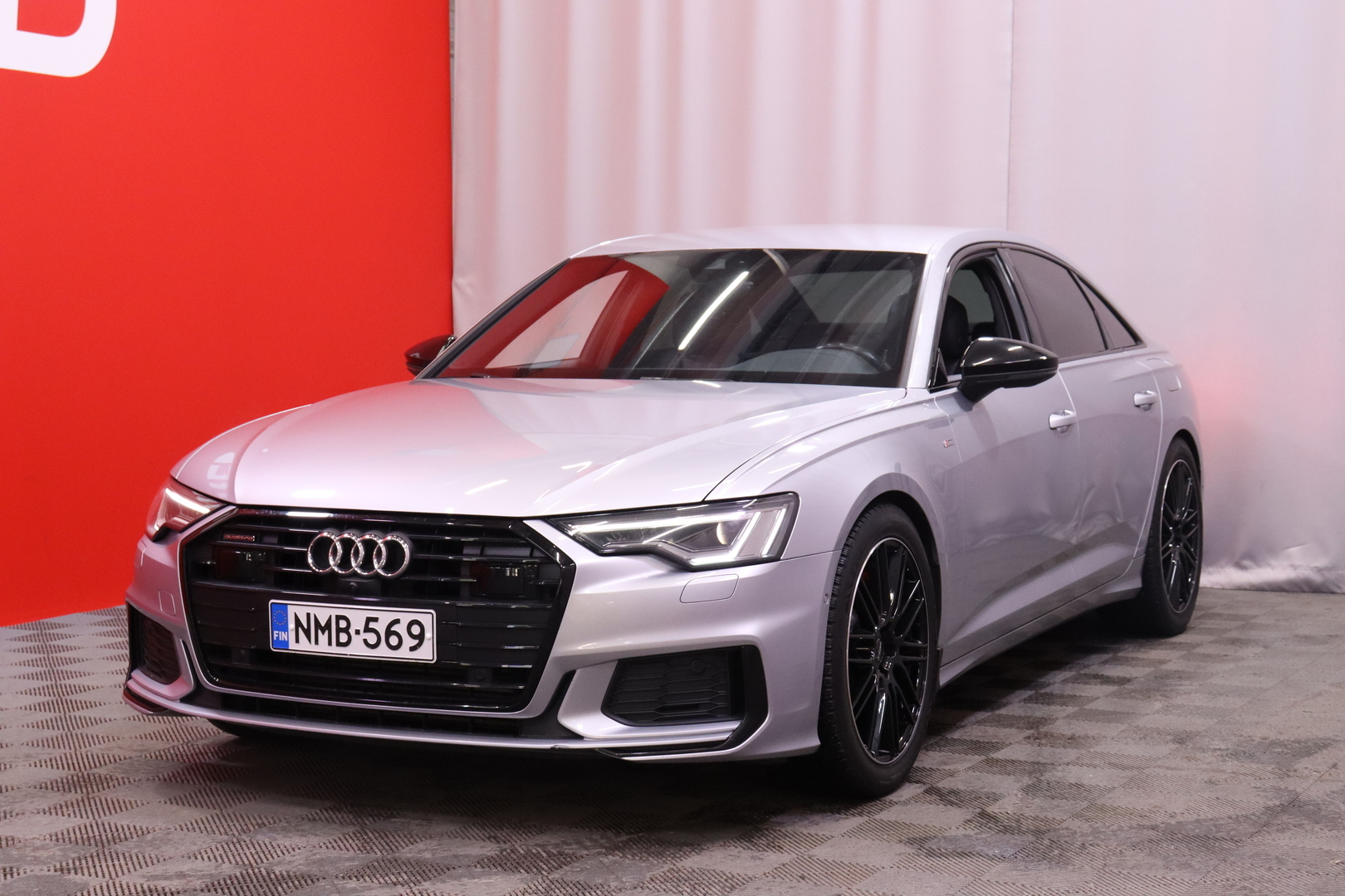 Audi - A6 - Sedan Business Sport 55 TFSI e quattro S tronic S-LINE //  Matrix-LED / ACC / 360 Kamera / Keyless / Sporttipenkit / - Sedan