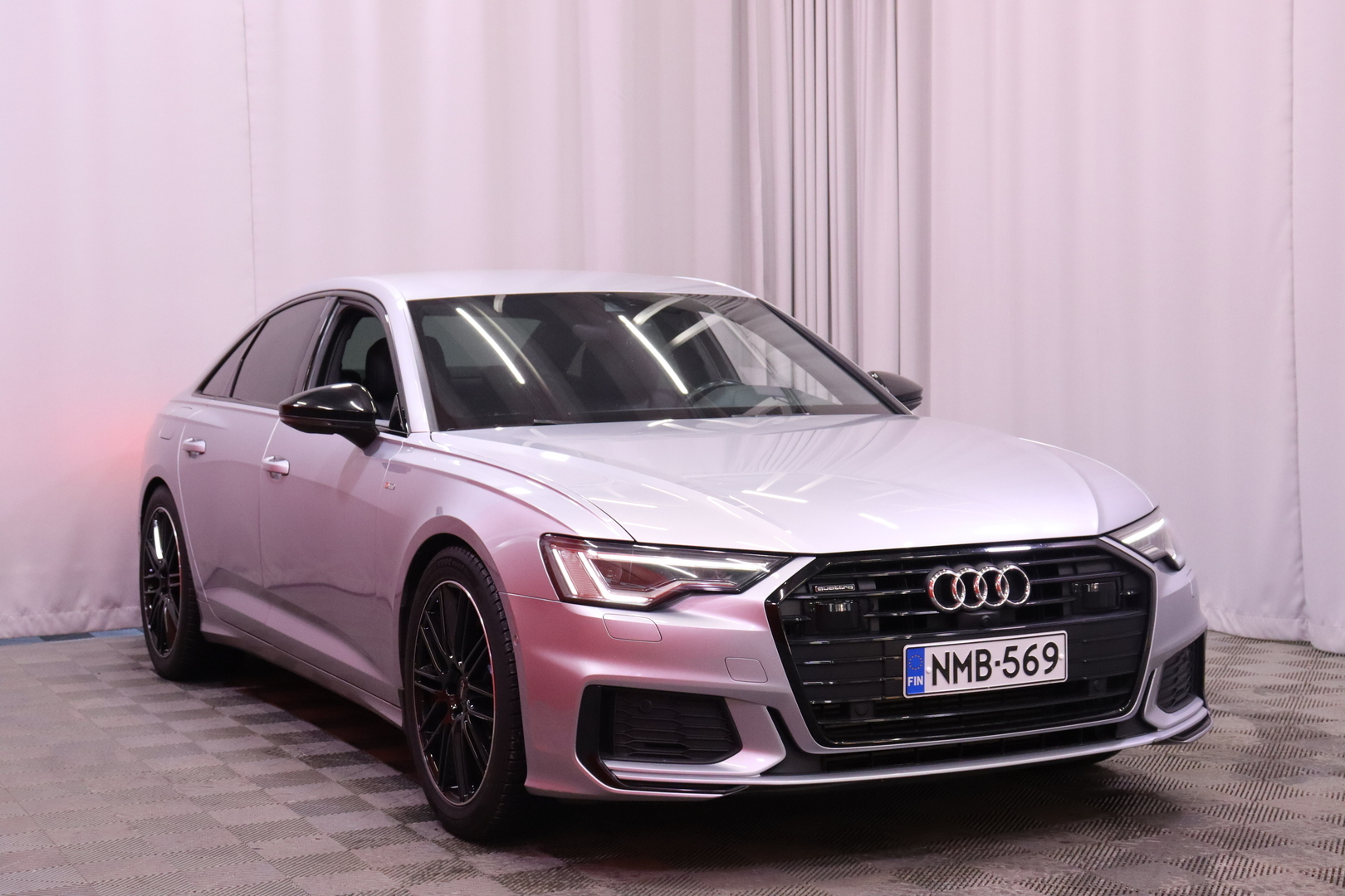 Audi - A6 - Sedan Business Sport 55 TFSI e quattro S tronic S-LINE //  Matrix-LED / ACC / 360 Kamera / Keyless / Sporttipenkit / - Sedan