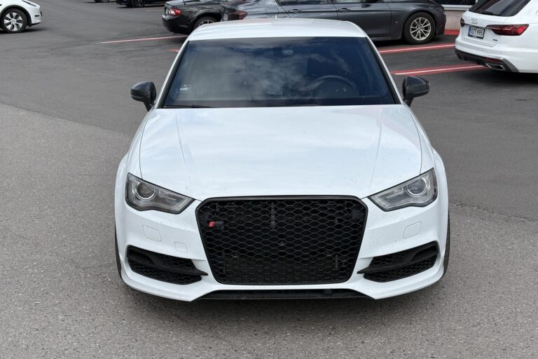 Audi - S3 - Sedan 2,0 TFSI 221 kW quattro S tronic - Sedan