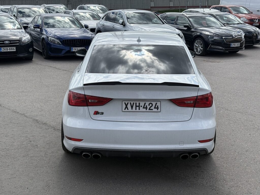Audi - S3 - Sedan 2,0 TFSI 221 kW quattro S tronic Audi - S3 - Sedan 2,0 TFSI 221 kW quattro S tronic - Sedan