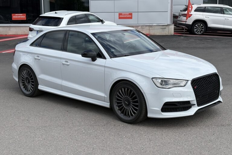 Audi - S3 - Sedan 2,0 TFSI 221 kW quattro S tronic - Sedan