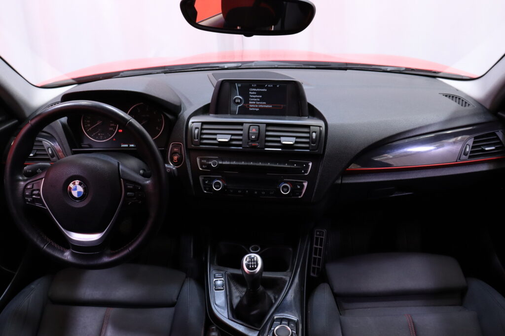 BMW - 116 - F20 EfficientDynamics Edition Business Sport / Xenon / Harman Kardon / Sport-istuimet / BMW - 116 - F20 EfficientDynamics Edition Business Sport / Xenon / Harman Kardon / Sport-istuimet / - Viistoperä