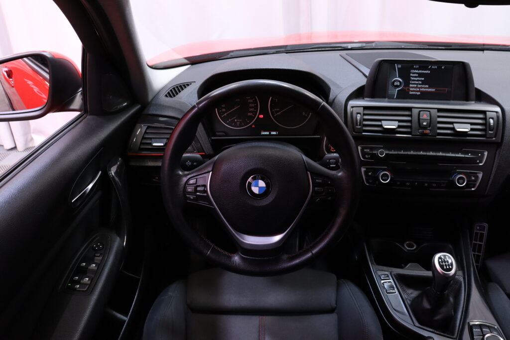 BMW - 116 - F20 EfficientDynamics Edition Business Sport / Xenon / Harman Kardon / Sport-istuimet / BMW - 116 - F20 EfficientDynamics Edition Business Sport / Xenon / Harman Kardon / Sport-istuimet / - Viistoperä