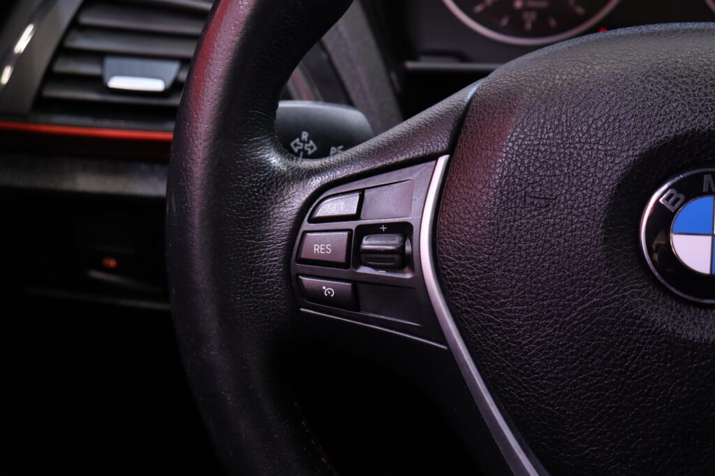 BMW - 116 - F20 EfficientDynamics Edition Business Sport / Xenon / Harman Kardon / Sport-istuimet / BMW - 116 - F20 EfficientDynamics Edition Business Sport / Xenon / Harman Kardon / Sport-istuimet / - Viistoperä