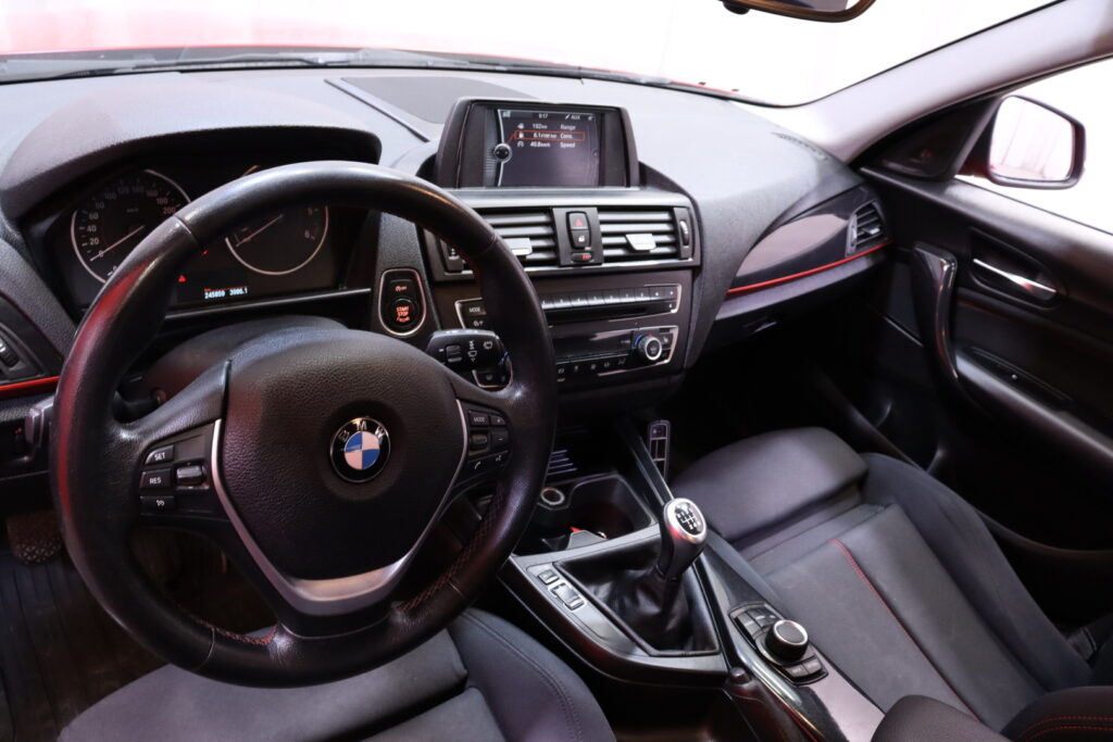 BMW - 116 - F20 EfficientDynamics Edition Business Sport / Xenon / Harman Kardon / Sport-istuimet / BMW - 116 - F20 EfficientDynamics Edition Business Sport / Xenon / Harman Kardon / Sport-istuimet / - Viistoperä