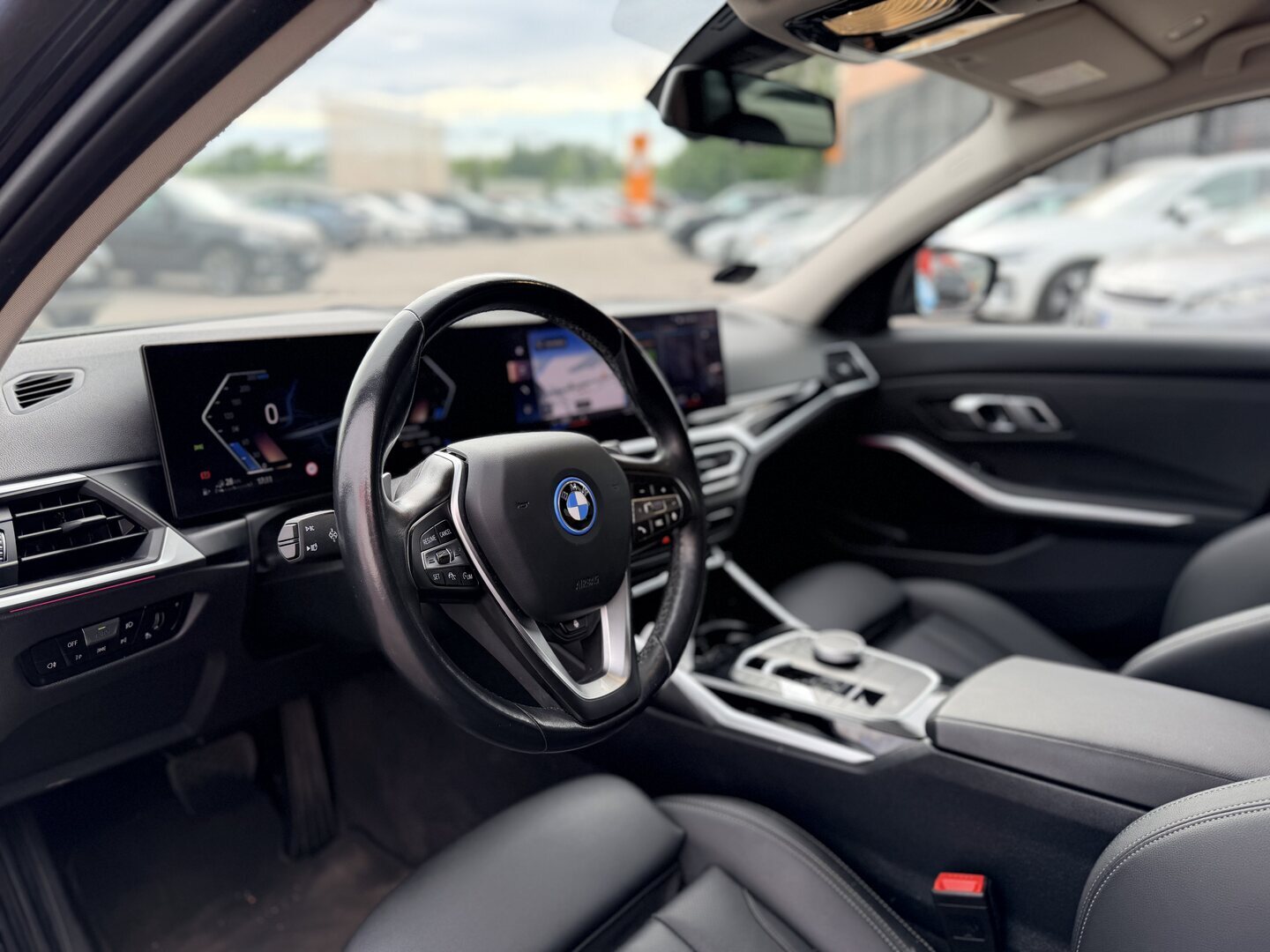 BMW - 330 - G21 LCI Touring 330e xDrive A Charged Edition - Farmari