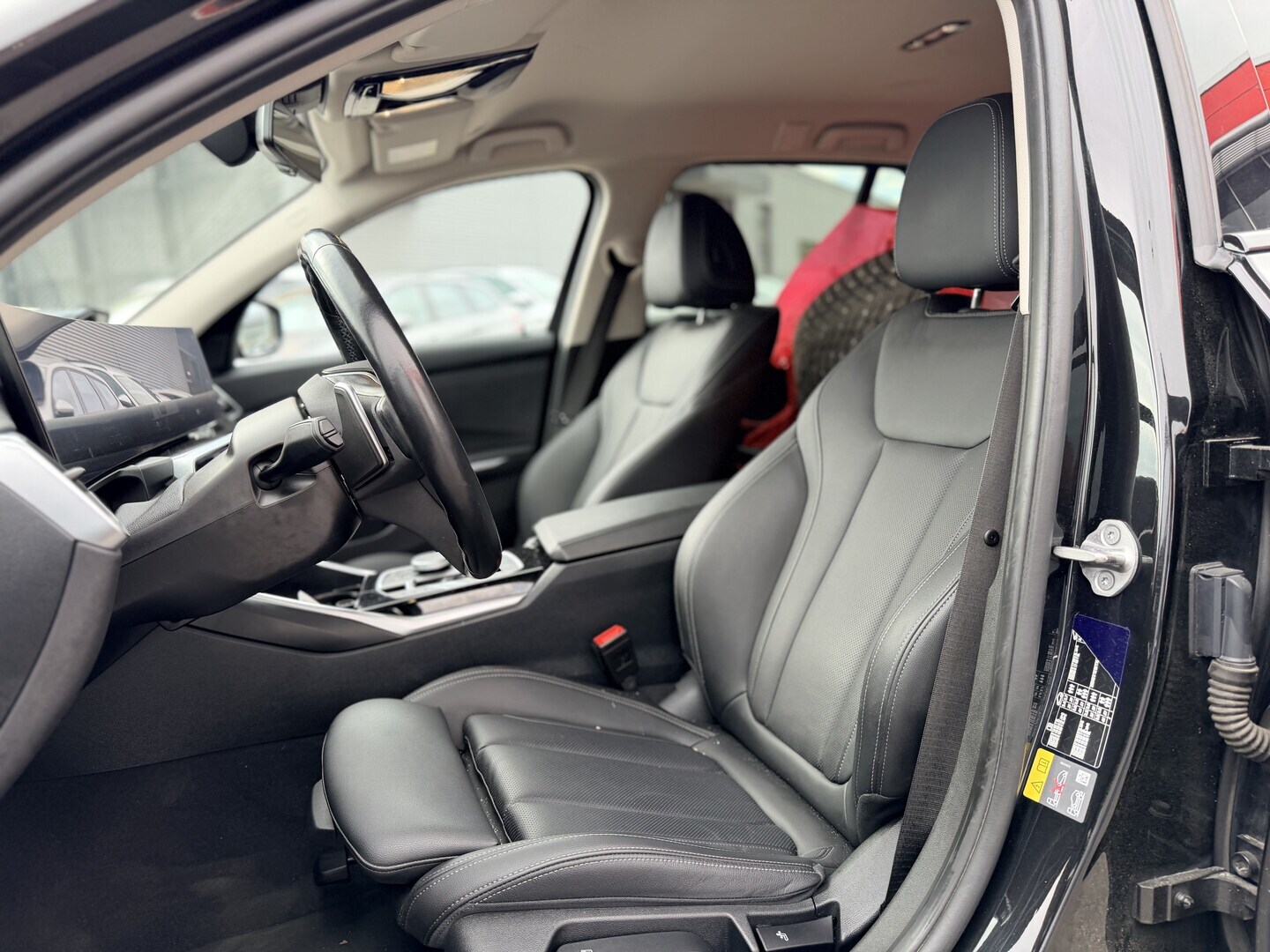 BMW - 330 - G21 LCI Touring 330e xDrive A Charged Edition - Farmari