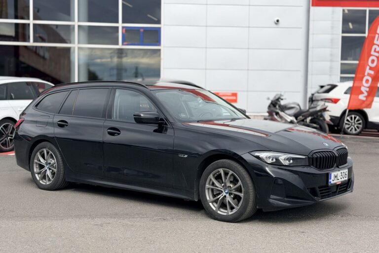BMW - 330 - G21 LCI Touring 330e xDrive A Charged Edition - Farmari