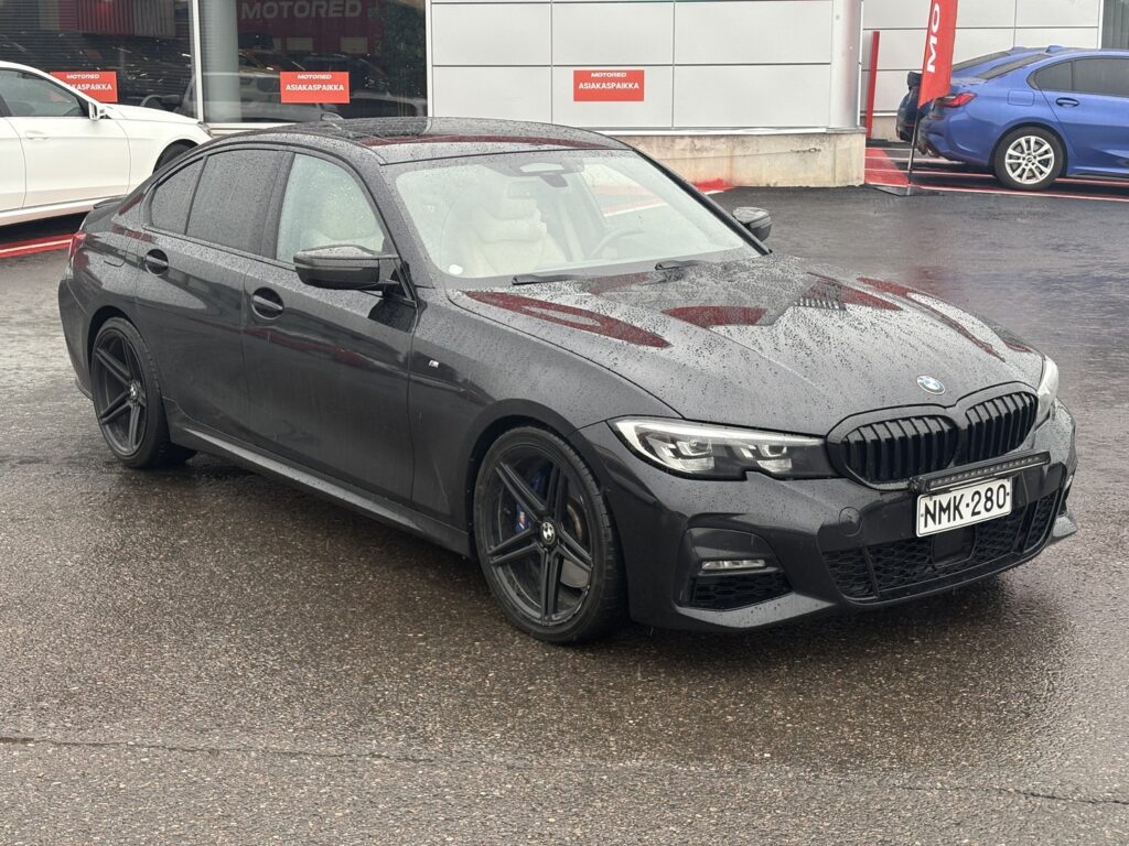 BMW - 330 - G20 Charged Edition M Sport BMW - 330 - G20 Charged Edition M Sport - Sedan