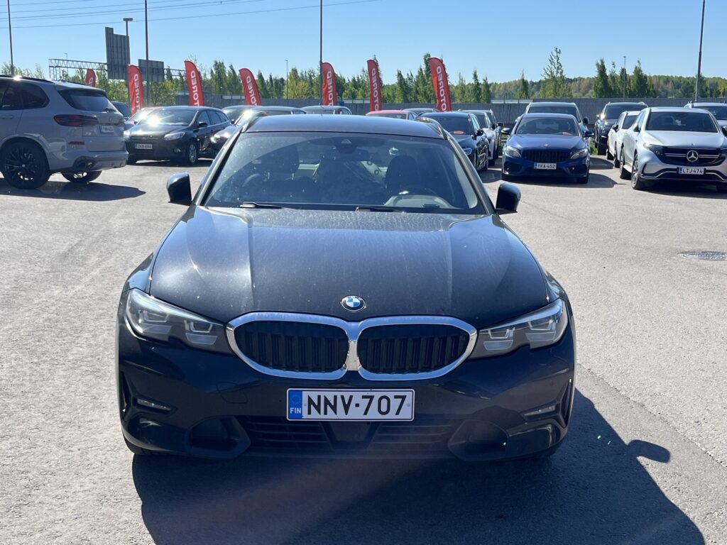 BMW - 330 - BMW 330e xDrive Touring Sport Line | Harman Kardon | Comfort Access | Adaptiivinen vakkari | Sporttipenkit BMW - 330 - BMW 330e xDrive Touring Sport Line | Harman Kardon | Comfort Access | Adaptiivinen vakkari | Sporttipenkit - Farmari