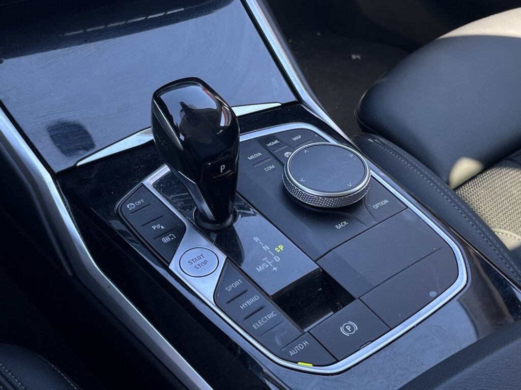 BMW - 330 - BMW 330e xDrive Touring Sport Line | Harman Kardon | Comfort Access | Adaptiivinen vakkari | Sporttipenkit BMW - 330 - BMW 330e xDrive Touring Sport Line | Harman Kardon | Comfort Access | Adaptiivinen vakkari | Sporttipenkit - Farmari