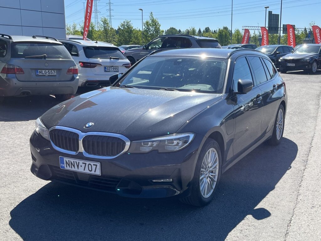 BMW - 330 - BMW 330e xDrive Touring Sport Line | Harman Kardon | Comfort Access | Adaptiivinen vakkari | Sporttipenkit BMW - 330 - BMW 330e xDrive Touring Sport Line | Harman Kardon | Comfort Access | Adaptiivinen vakkari | Sporttipenkit - Farmari