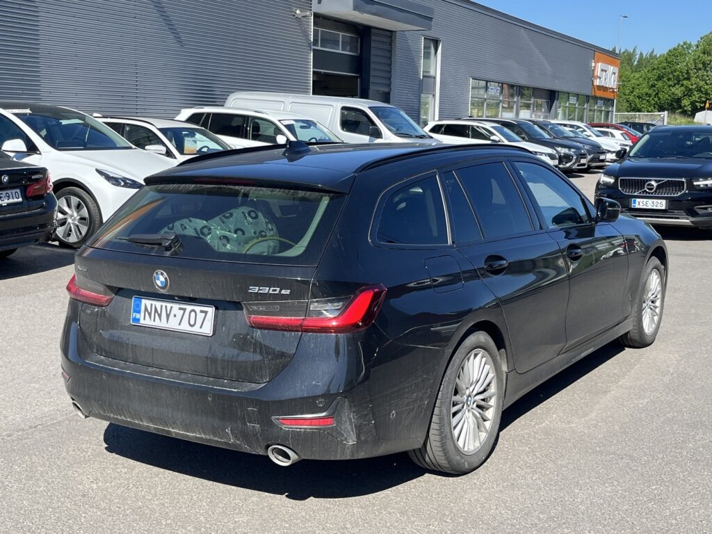 BMW - 330 - BMW 330e xDrive Touring Sport Line | Harman Kardon | Comfort Access | Adaptiivinen vakkari | Sporttipenkit BMW - 330 - BMW 330e xDrive Touring Sport Line | Harman Kardon | Comfort Access | Adaptiivinen vakkari | Sporttipenkit - Farmari