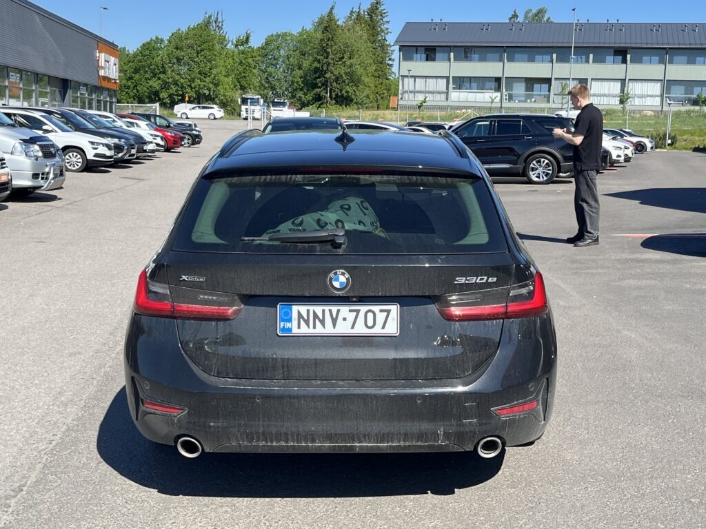 BMW - 330 - BMW 330e xDrive Touring Sport Line | Harman Kardon | Comfort Access | Adaptiivinen vakkari | Sporttipenkit BMW - 330 - BMW 330e xDrive Touring Sport Line | Harman Kardon | Comfort Access | Adaptiivinen vakkari | Sporttipenkit - Farmari