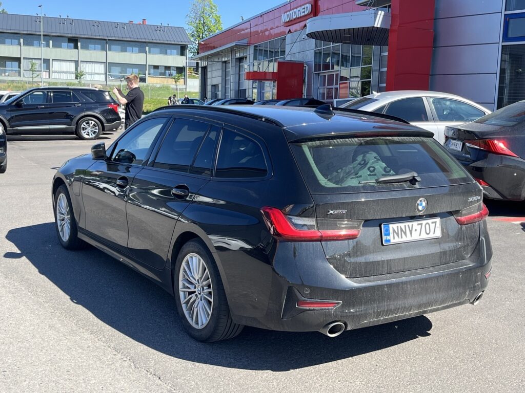 BMW - 330 - BMW 330e xDrive Touring Sport Line | Harman Kardon | Comfort Access | Adaptiivinen vakkari | Sporttipenkit BMW - 330 - BMW 330e xDrive Touring Sport Line | Harman Kardon | Comfort Access | Adaptiivinen vakkari | Sporttipenkit - Farmari