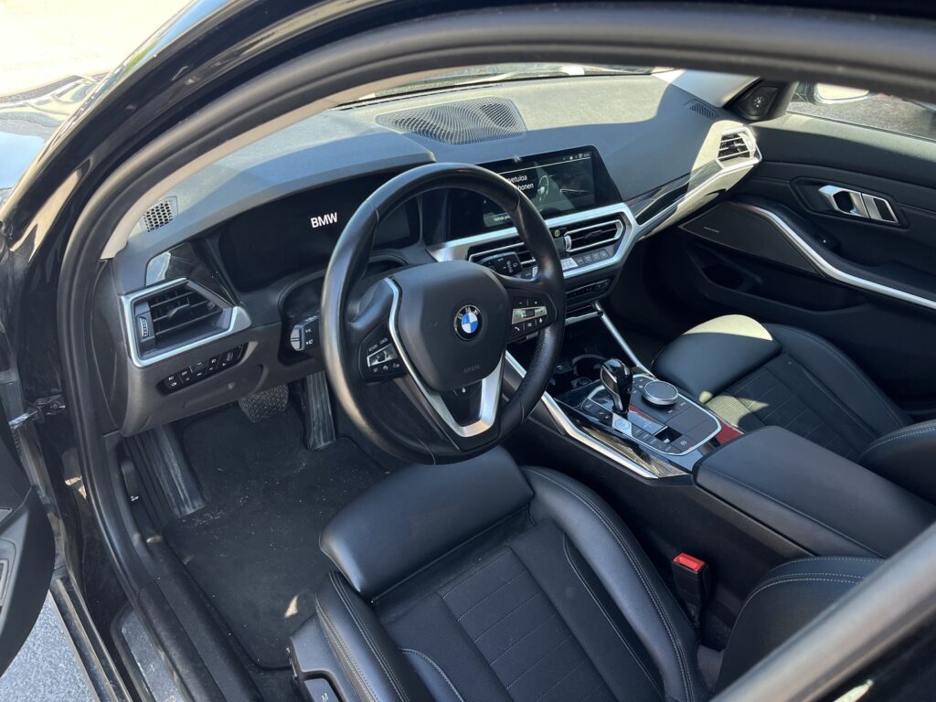 BMW - 330 - BMW 330e xDrive Touring Sport Line | Harman Kardon | Comfort Access | Adaptiivinen vakkari | Sporttipenkit BMW - 330 - BMW 330e xDrive Touring Sport Line | Harman Kardon | Comfort Access | Adaptiivinen vakkari | Sporttipenkit - Farmari