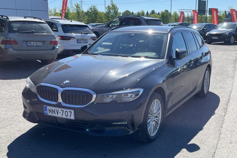 BMW - 330 - BMW 330e xDrive Touring Sport Line | Harman Kardon | Comfort Access | Adaptiivinen vakkari | Sporttipenkit - Farmari