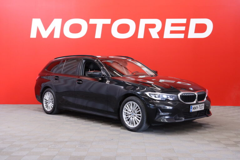 BMW - 330 - F31 Touring 330i A xDrive Edition Sport Line // Harman Kardon / Comfort Access / ACC / Sporttipenkit / LED / Ambient / Esilämmitys - Farmari