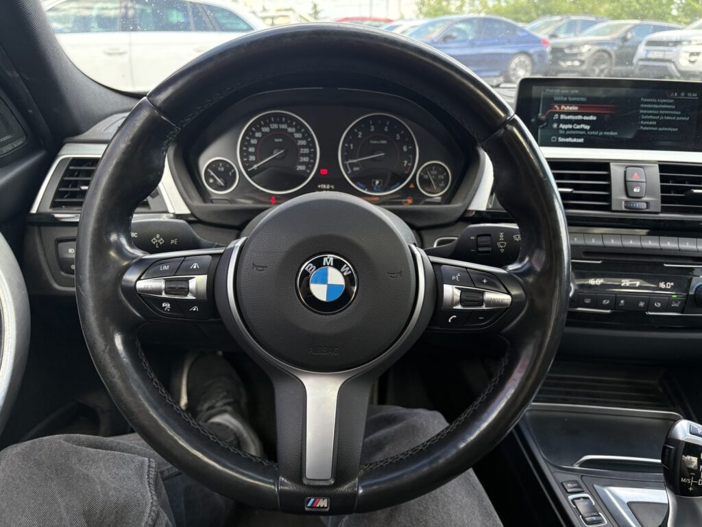 BMW - 330 - F30 Sedan 330e A Business M Sport // Huippuvarusteet! // BMW - 330 - F30 Sedan 330e A Business M Sport // Huippuvarusteet! // - Sedan