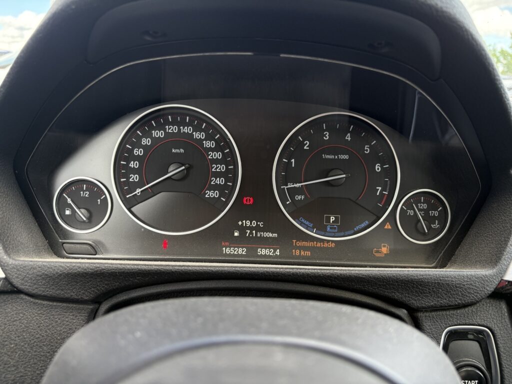 BMW - 330 - F30 Sedan 330e A Business M Sport // Huippuvarusteet! // BMW - 330 - F30 Sedan 330e A Business M Sport // Huippuvarusteet! // - Sedan