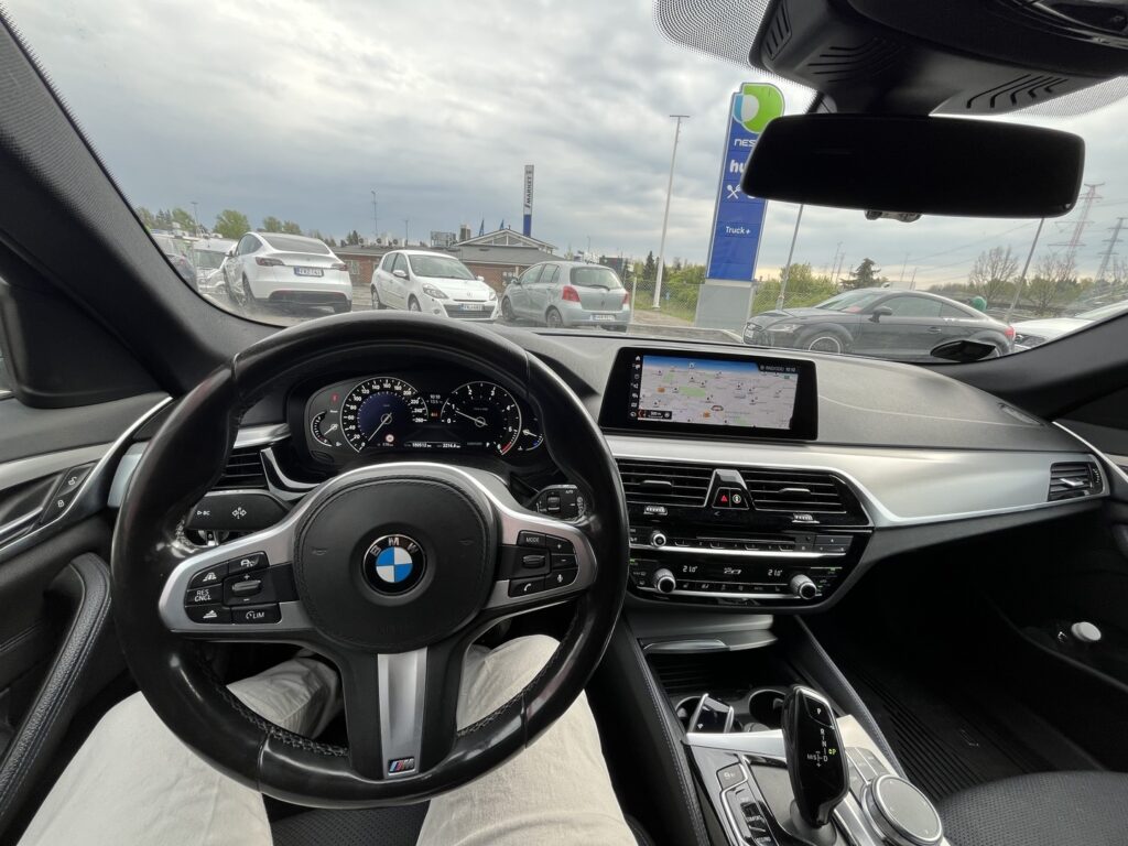 BMW - 520 - G31 Touring 520d A xDrive Business M Sport BMW - 520 - G31 Touring 520d A xDrive Business M Sport - Farmari