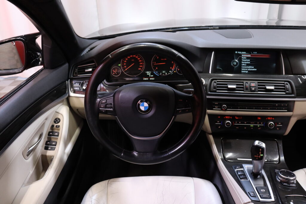 tuotekuva-BMW-525-ITZ-214-2026-05-19-170102-16 tuotekuva-BMW-525-ITZ-214-2026-05-19-170102-16