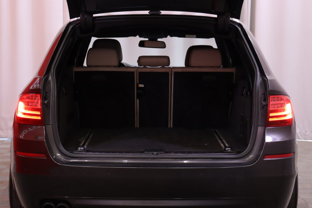 tuotekuva-BMW-525-ITZ-214-2026-05-19-170102-30 tuotekuva-BMW-525-ITZ-214-2026-05-19-170102-30