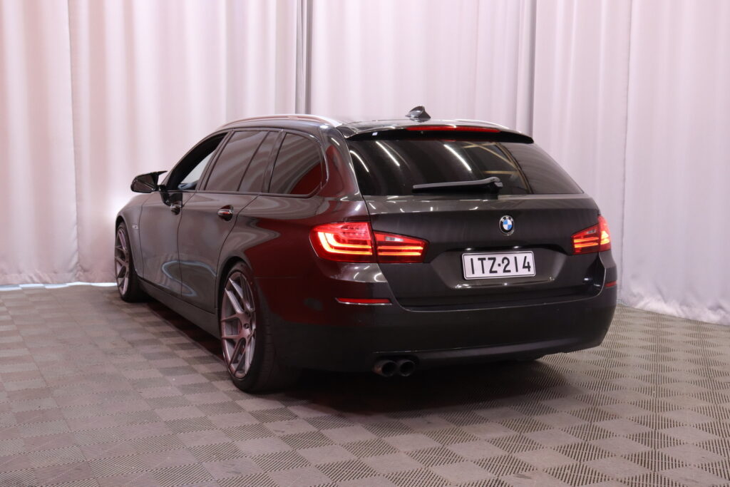 BMW - 525 - TwinPower Turbo Sport F11 Touring Business // Luxury Line / Professional Navi / Vetokoukku / PDC / Bluetooth // BMW - 525 - TwinPower Turbo Sport F11 Touring Business // Luxury Line / Professional Navi / Vetokoukku / PDC / Bluetooth // - Farmari