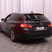 BMW - 525 - TwinPower Turbo Sport F11 Touring Business // Luxury Line / Professional Navi / Vetokoukku / PDC / Bluetooth // - Farmari