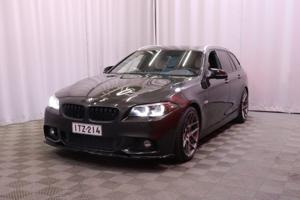BMW - 525 - TwinPower Turbo Sport F11 Touring Business // Luxury Line / Professional Navi / Vetokoukku / PDC / Bluetooth // BMW - 525 - TwinPower Turbo Sport F11 Touring Business // Luxury Line / Professional Navi / Vetokoukku / PDC / Bluetooth // - Farmari