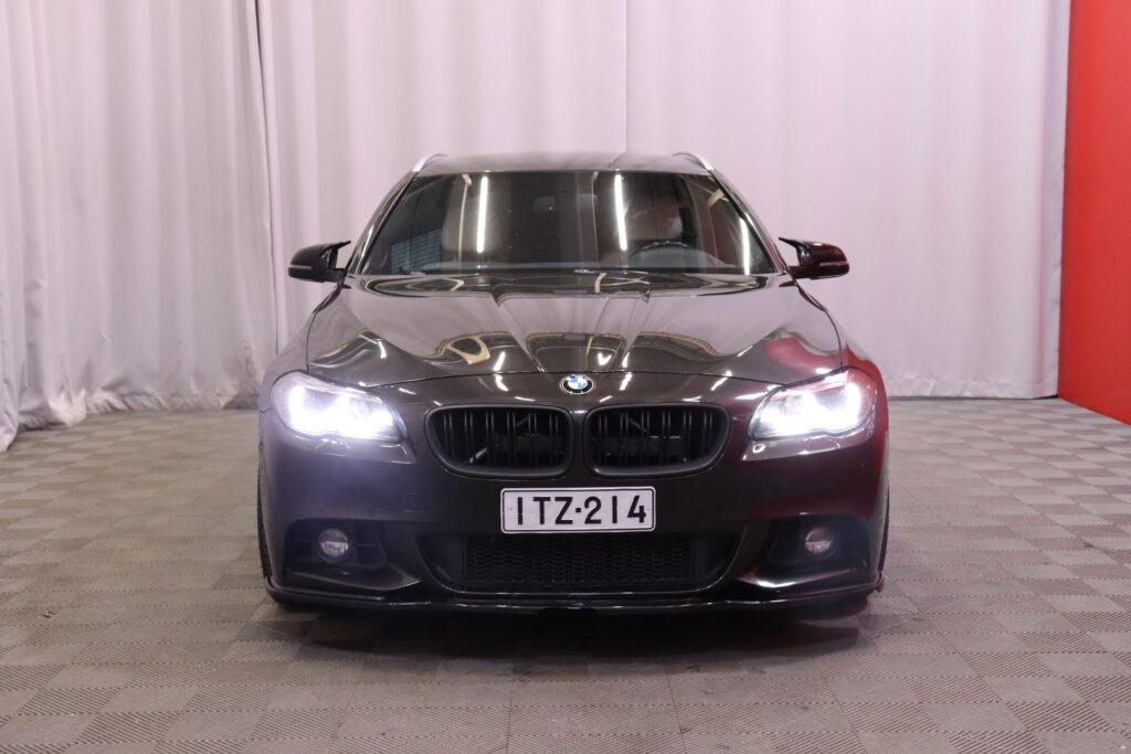 BMW - 525 - TwinPower Turbo Sport F11 Touring Business // Luxury Line / Professional Navi / Vetokoukku / PDC / Bluetooth // BMW - 525 - TwinPower Turbo Sport F11 Touring Business // Luxury Line / Professional Navi / Vetokoukku / PDC / Bluetooth // - Farmari