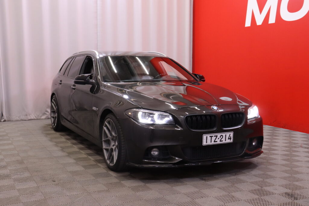 BMW - 525 - TwinPower Turbo Sport F11 Touring Business // Luxury Line / Professional Navi / Vetokoukku / PDC / Bluetooth // BMW - 525 - TwinPower Turbo Sport F11 Touring Business // Luxury Line / Professional Navi / Vetokoukku / PDC / Bluetooth // - Farmari