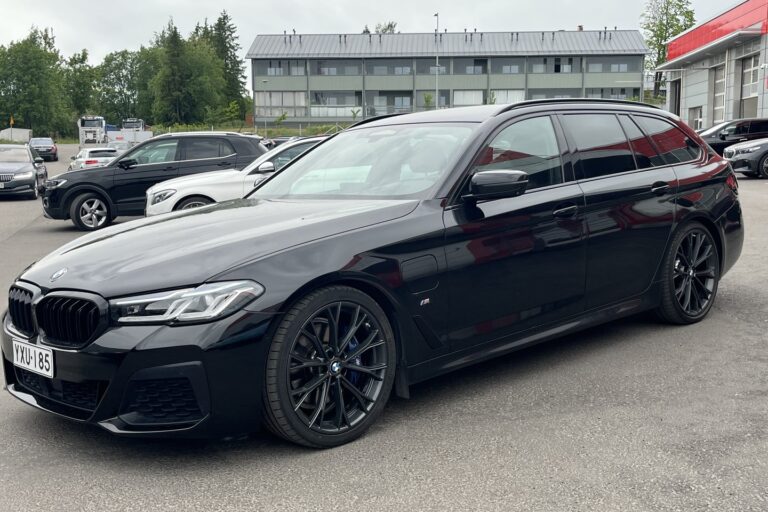 BMW - 530 - G31 Touring 530e xDrive A M Sport // Laser / ACC / Harman&Kardon / HUD / Koukku / Eleohjaus // - Farmari