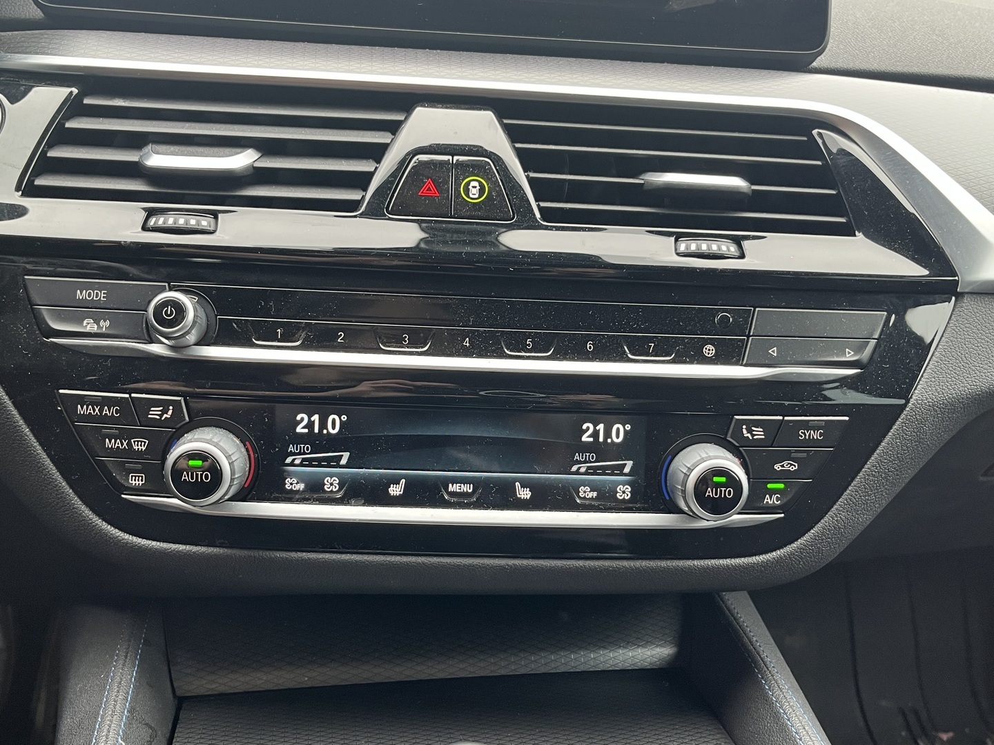 BMW - 530 - G31 Touring 530e xDrive A M Sport // Laser / ACC / Harman&Kardon / HUD / Koukku / Eleohjaus // - Farmari