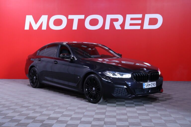 BMW - 545 - G30 Sedan 545e xDrive A M Sport // Laser / ACC  / Urheiluistuimet / Bluetooth / Ambient / Ratinlämmitin // - Sedan