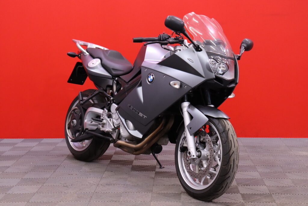 BMW - F - 800 ST // Akrapovic / Suomi-pyörä / Kuin uusi // BMW - F - 800 ST // Akrapovic / Suomi-pyörä / Kuin uusi // - Moottoripyörä