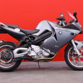 BMW - F - 800 ST // Akrapovic / Suomi-pyörä / Kuin uusi // - Moottoripyörä
