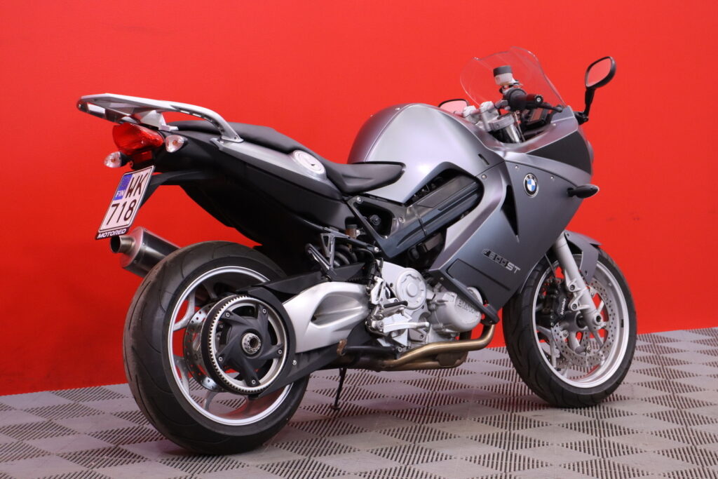 BMW - F - 800 ST // Akrapovic / Suomi-pyörä / Kuin uusi // BMW - F - 800 ST // Akrapovic / Suomi-pyörä / Kuin uusi // - Moottoripyörä