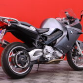 BMW - F - 800 ST // Akrapovic / Suomi-pyörä / Kuin uusi // - Moottoripyörä