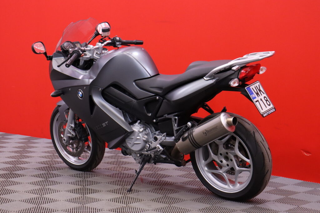 BMW - F - 800 ST // Akrapovic / Suomi-pyörä / Kuin uusi // BMW - F - 800 ST // Akrapovic / Suomi-pyörä / Kuin uusi // - Moottoripyörä