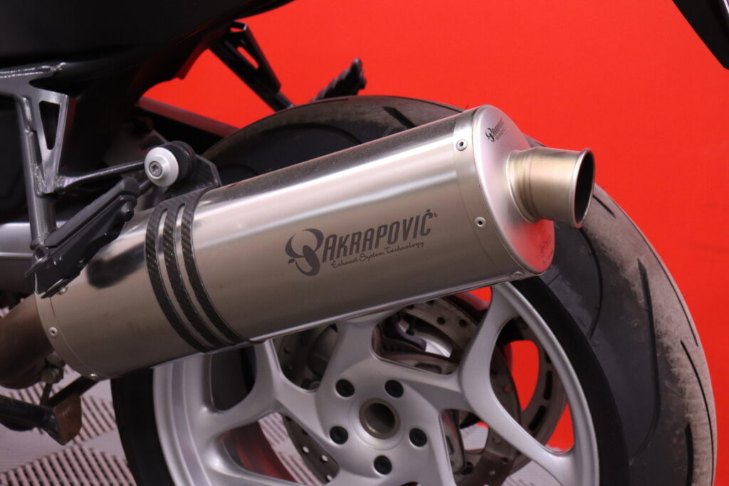 BMW - F - 800 ST // Akrapovic / Suomi-pyörä / Kuin uusi // BMW - F - 800 ST // Akrapovic / Suomi-pyörä / Kuin uusi // - Moottoripyörä