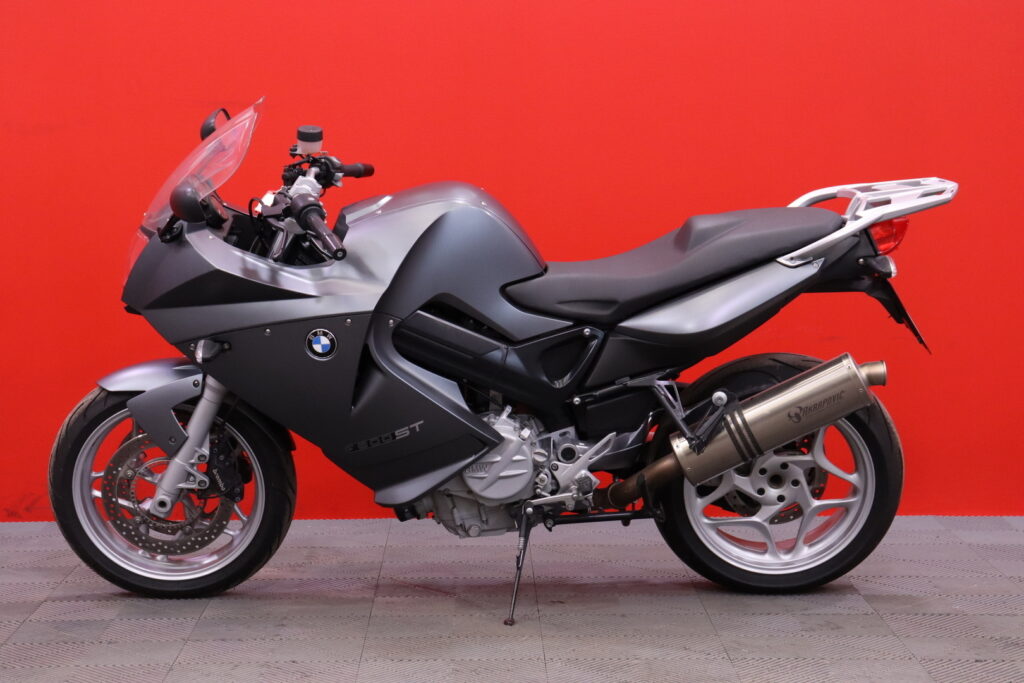 BMW - F - 800 ST // Akrapovic / Suomi-pyörä / Kuin uusi // BMW - F - 800 ST // Akrapovic / Suomi-pyörä / Kuin uusi // - Moottoripyörä