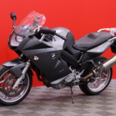 BMW - F - 800 ST // Akrapovic / Suomi-pyörä / Kuin uusi // - Moottoripyörä