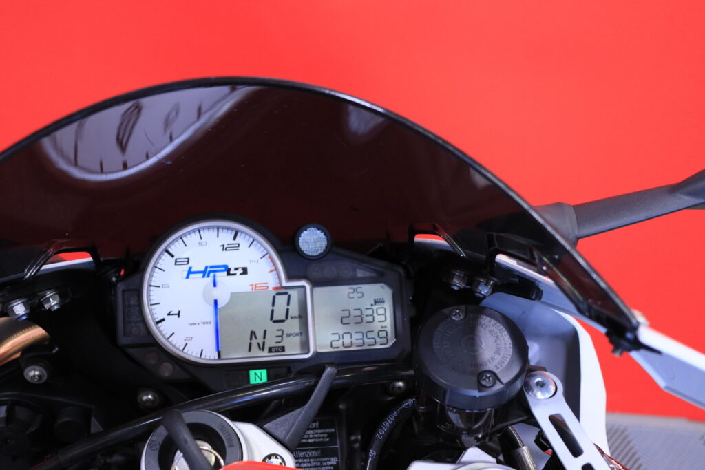 BMW - HP4 - Competition // 2. Om Suomi-pyörä / Akrapovic / Uudet renkaat / Huoltokirja / Öhlins // BMW - HP4 - Competition // 2. Om Suomi-pyörä / Akrapovic / Uudet renkaat / Huoltokirja / Öhlins // - Moottoripyörä