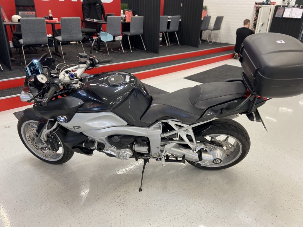 BMW - K - 1200 R // BOS / ABS / ESA / Takalaukku // BMW - K - 1200 R // BOS / ABS / ESA / Takalaukku // - Moottoripyörä