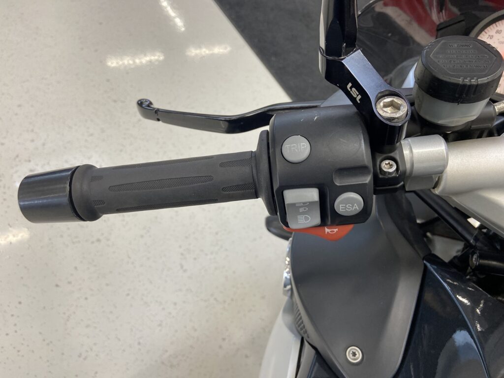 BMW - K - 1200 R // BOS / ABS / ESA / Takalaukku // BMW - K - 1200 R // BOS / ABS / ESA / Takalaukku // - Moottoripyörä