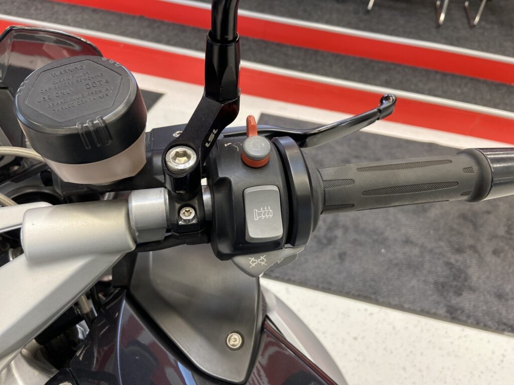 BMW - K - 1200 R // BOS / ABS / ESA / Takalaukku // BMW - K - 1200 R // BOS / ABS / ESA / Takalaukku // - Moottoripyörä
