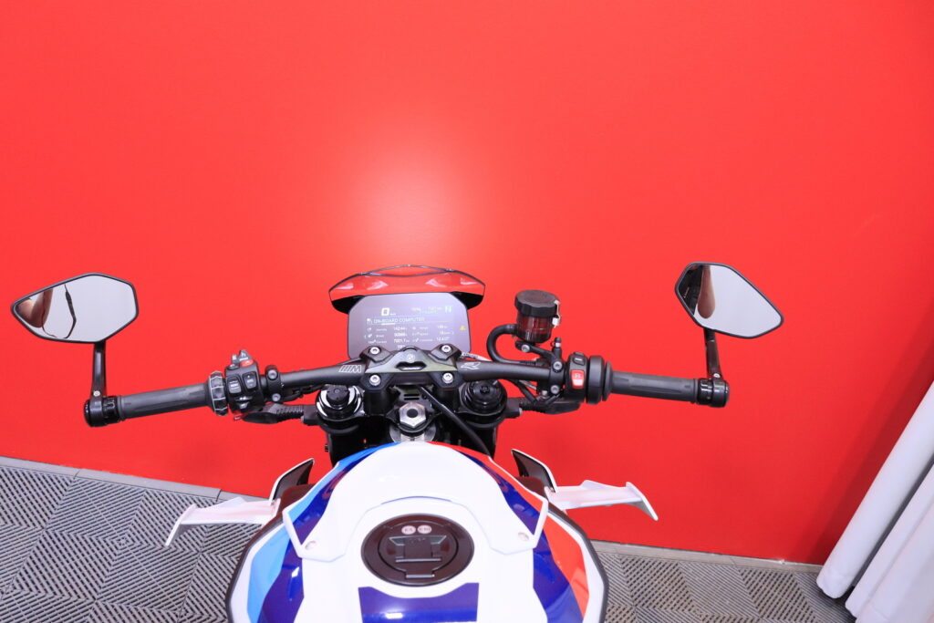 BMW - M - 1000R // Juuri saapunut / 1.Om Suomi-pyörä / Akrapovic / Shifter / Ajomodet / Kahvalämppärit // BMW - M - 1000R // Juuri saapunut / 1.Om Suomi-pyörä / Akrapovic / Shifter / Ajomodet / Kahvalämppärit // - Moottoripyörä